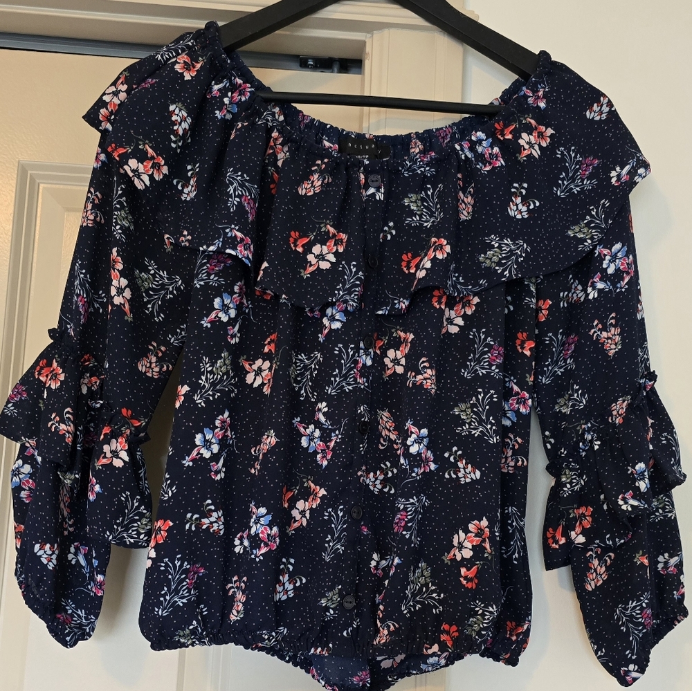 Sanctuary. Stunning off the shoulder blouse. Size xs